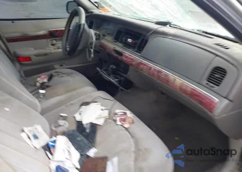 2000 Mercury Grand Marquis Gs z USA, uszkodzony, nr VIN 2MEFM74W4YX655148